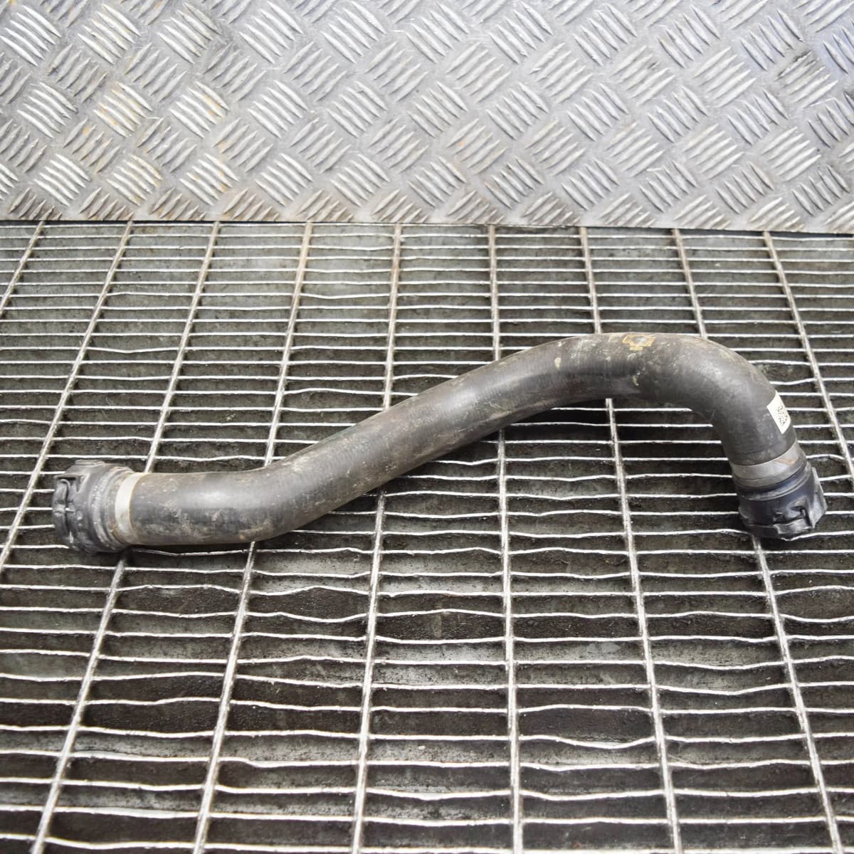 BMW 2 Coupe F22 Right Side Cooling Radiator Pipe Hose 7635794 1.5i 100kw 2016