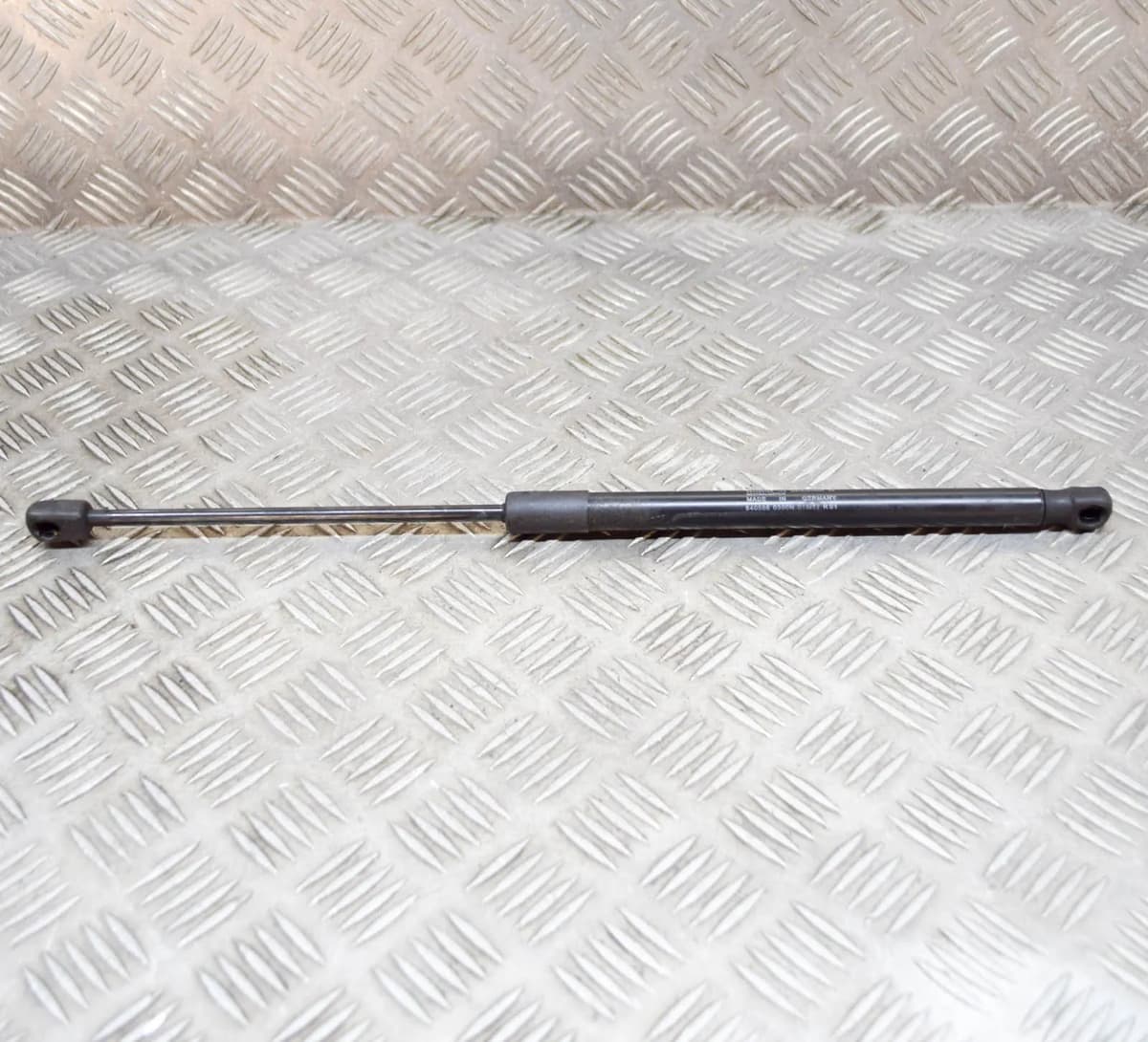 VOLVO S90 MK2 D5 Front Left Bonnet Hood Gas Strut 31479642 2.0 Diesel 173kw 2017
