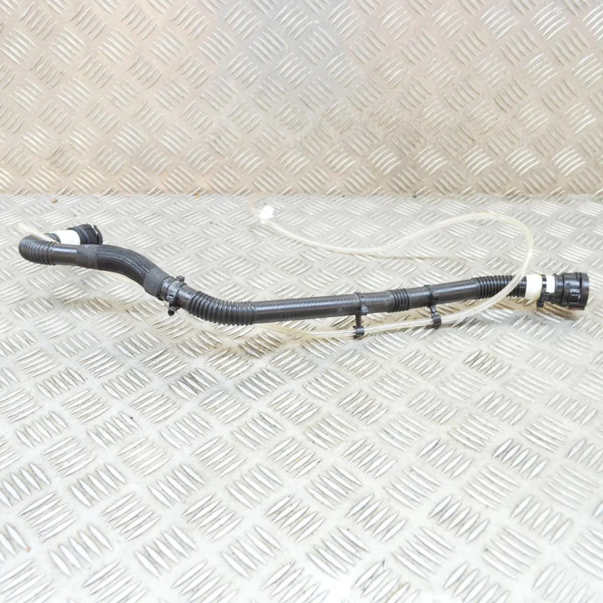 TESLA MODEL 3 Right Side Water Cooling Radiator Pipe Hose 1077603-00-D 2018
