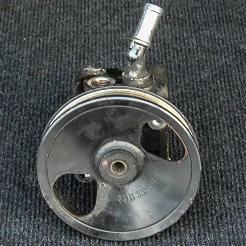 NISSAN ALMERA II N16 2005 Power Steering Pump