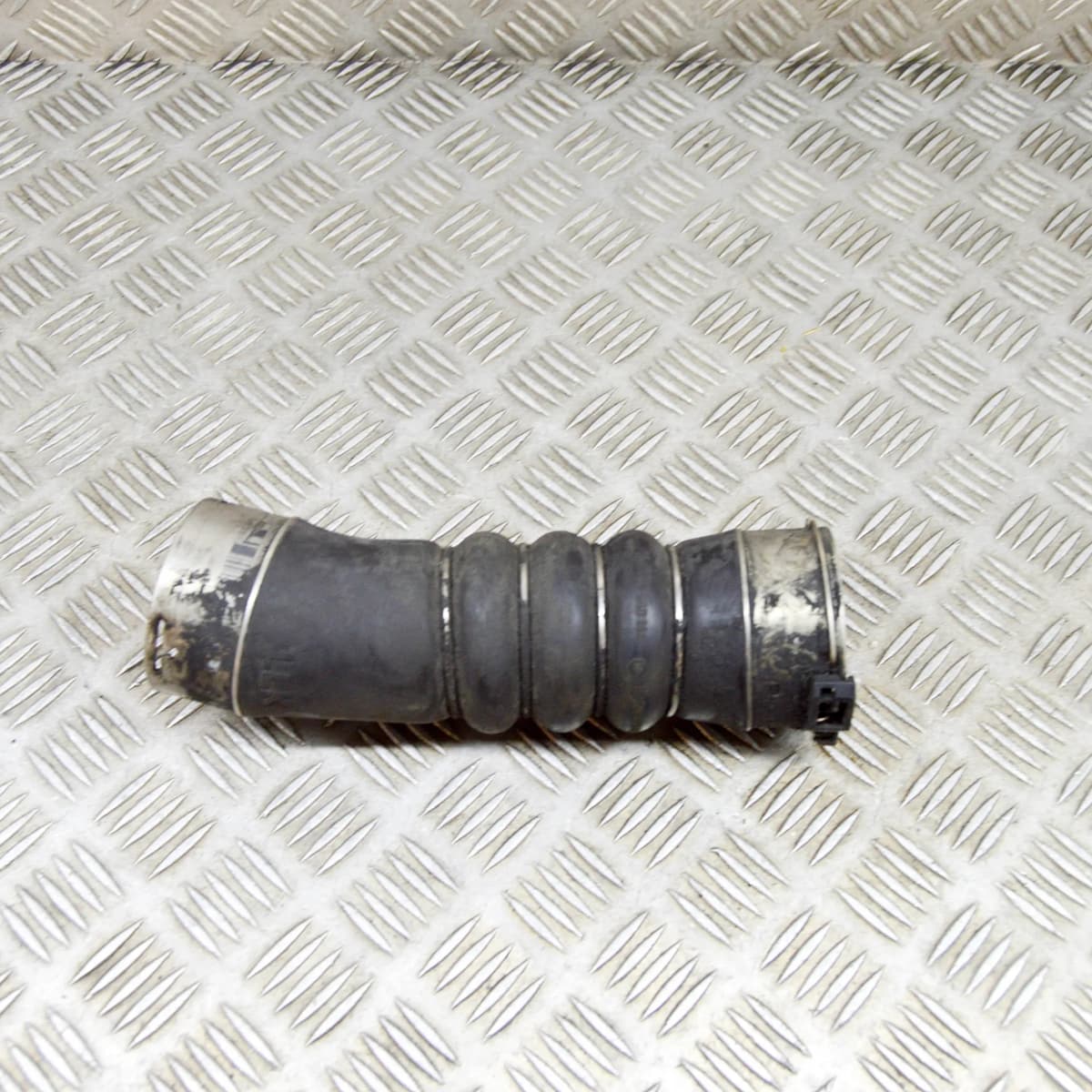 BMW 5 Touring F11 530d Right Side Intercooler Hose 7800144 3.0 Diesel 180kw 2011