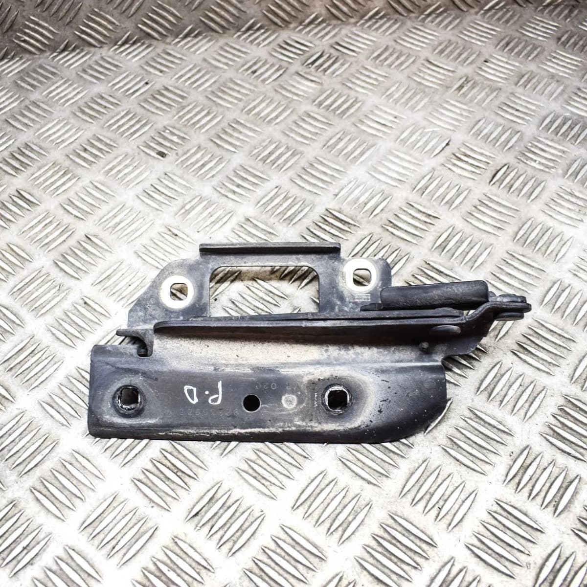 CHEVROLET CAMARO MK5 Front Right Bonnet Hinge 92235925 6.20 Petrol 318kw 2010