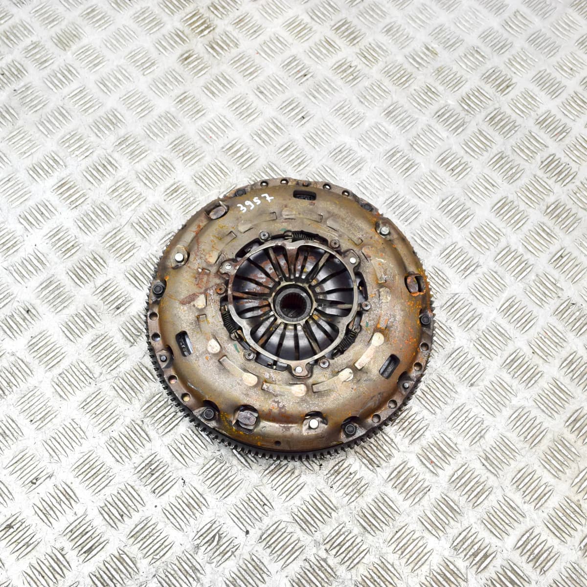 AUDI Q3 8U Flywheel Clutch Kit 324035510 03L141016N 2.0 Diesel 103kw 2012