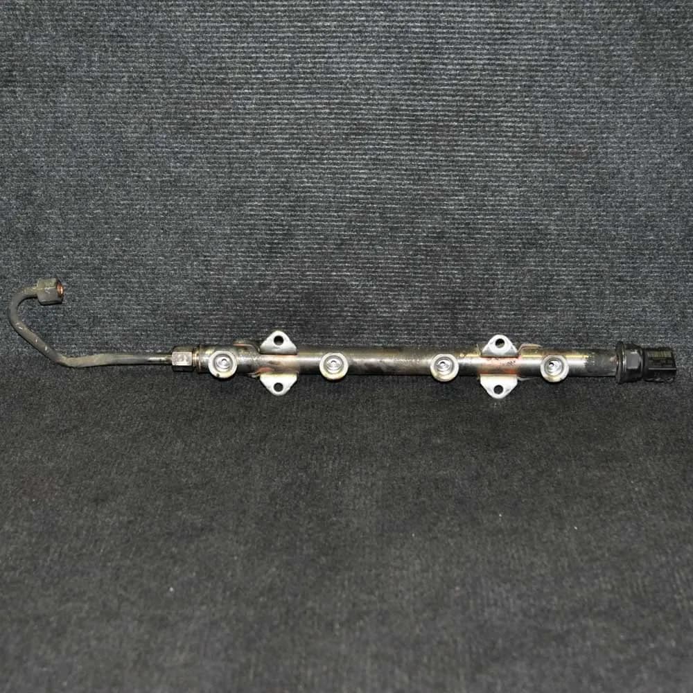 SEAT LEON MK3 5F Fuel Rail With Sensor 04C906054A 1.2 TSI 81Kw 2016