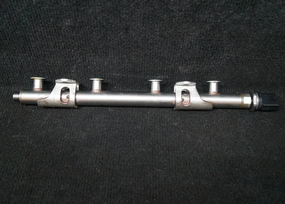 AUDI Q3 8U Fuel Rail 04E133320D 1.4 Petrol 110kw 2014