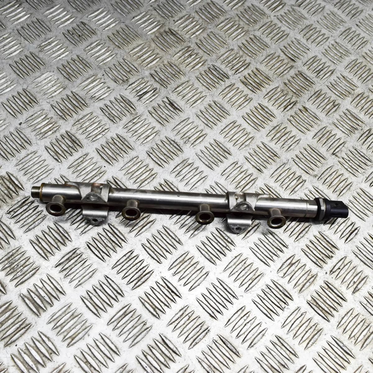 AUDI A3 Sportback 8V E-Tron 1.4Hybrid 110kw Fuel Rail 04E133320D 06J906051F 2016