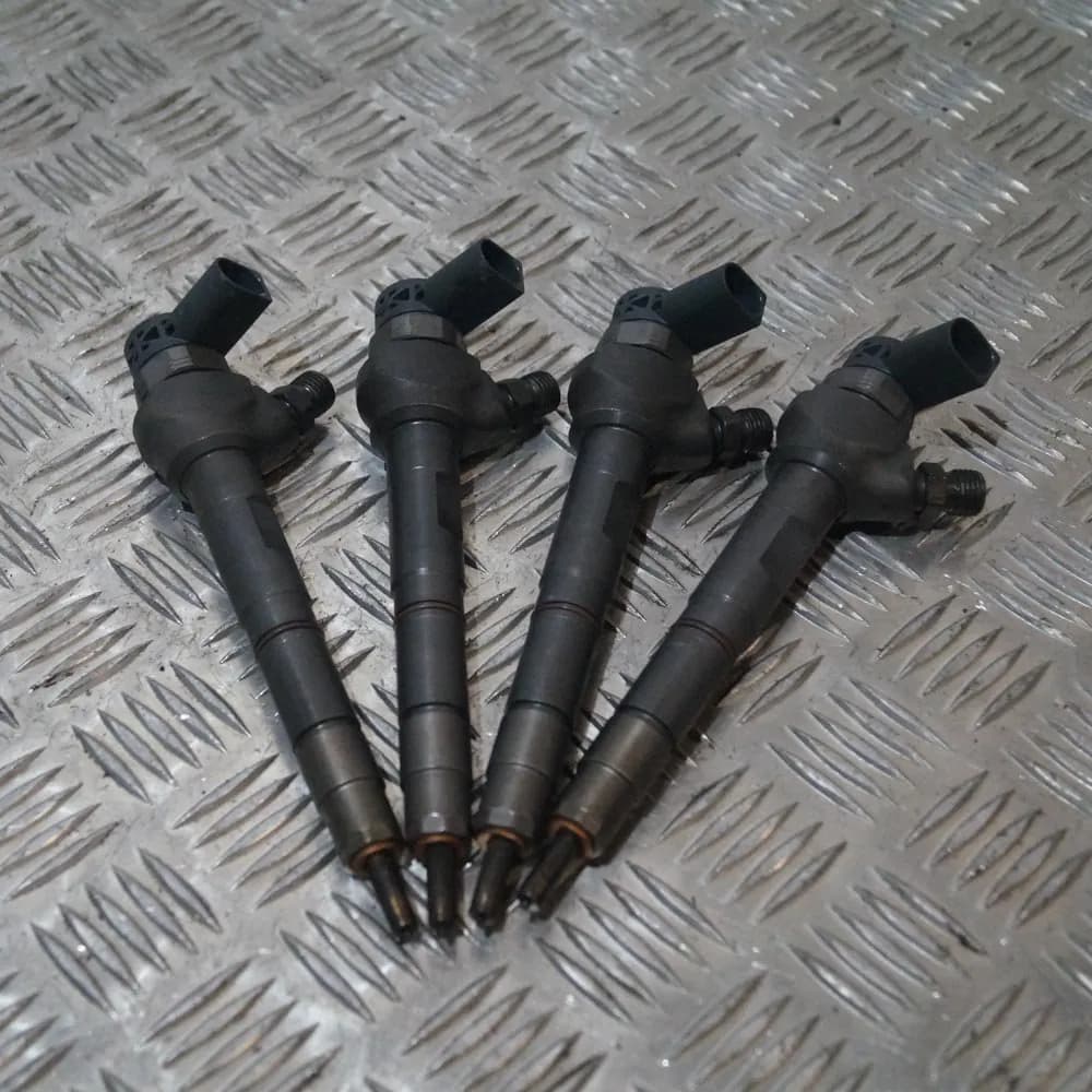 AUDI A3 8V Fuel Injector 04L130277E 2.0 Diesel
