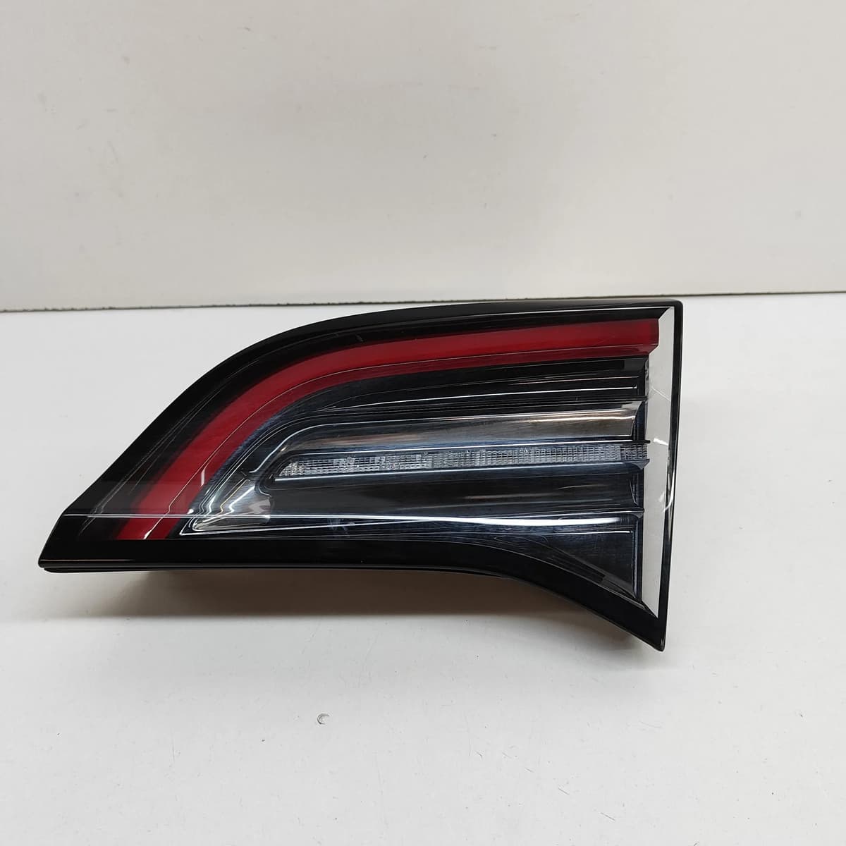 TESLA MODEL Y Right Side Tailgate Tail Light 1502089-00-B Electricity 2023 LHD