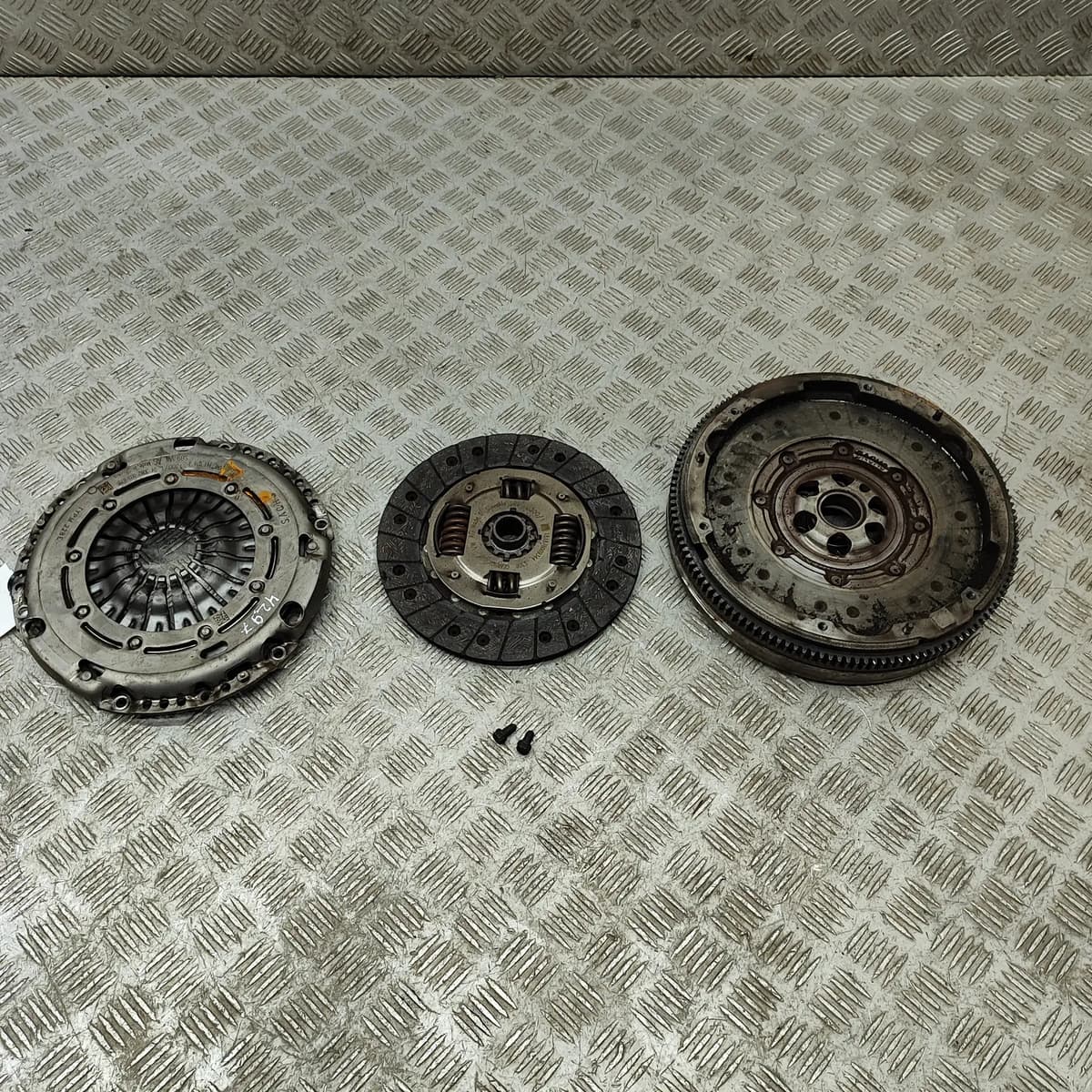 SKODA SCALA Flywheel Clutch Kit 05E105266B 1.5 Petrol 110kw 2021 24409246