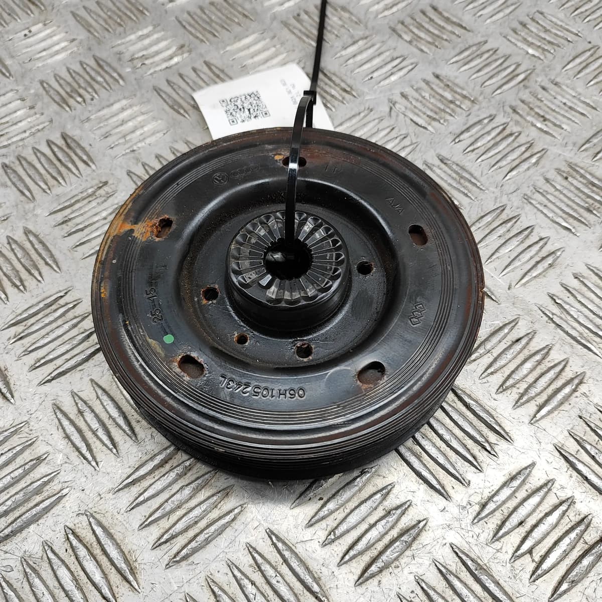 VOLKSWAGEN GOLF MK7 Crankshaft Pulley 06H105243L 2.0i 162kw 2015 24779040