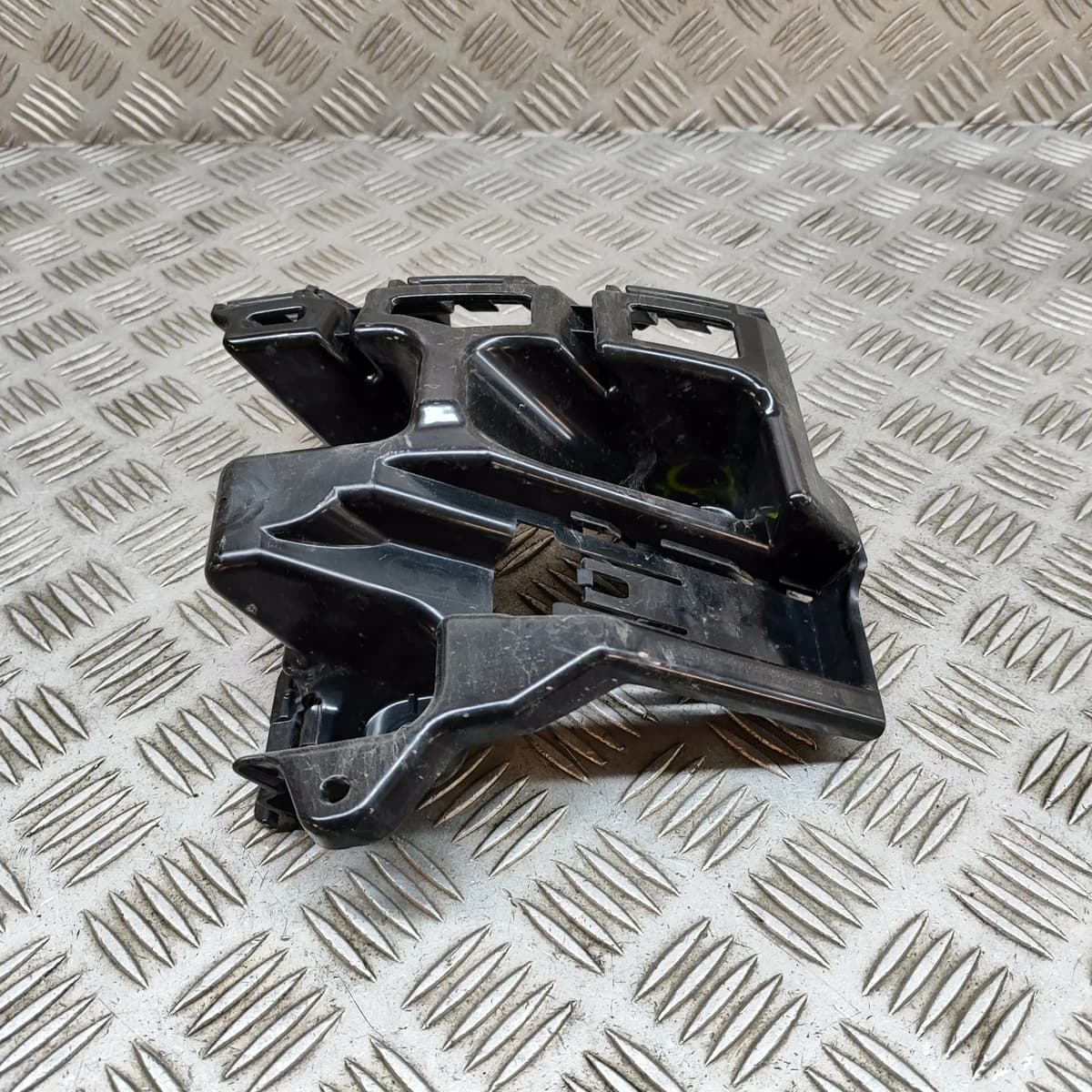 SKODA ENYAQ iV Rear Right Bumper Bracket 5LG807394A 2021 25731577