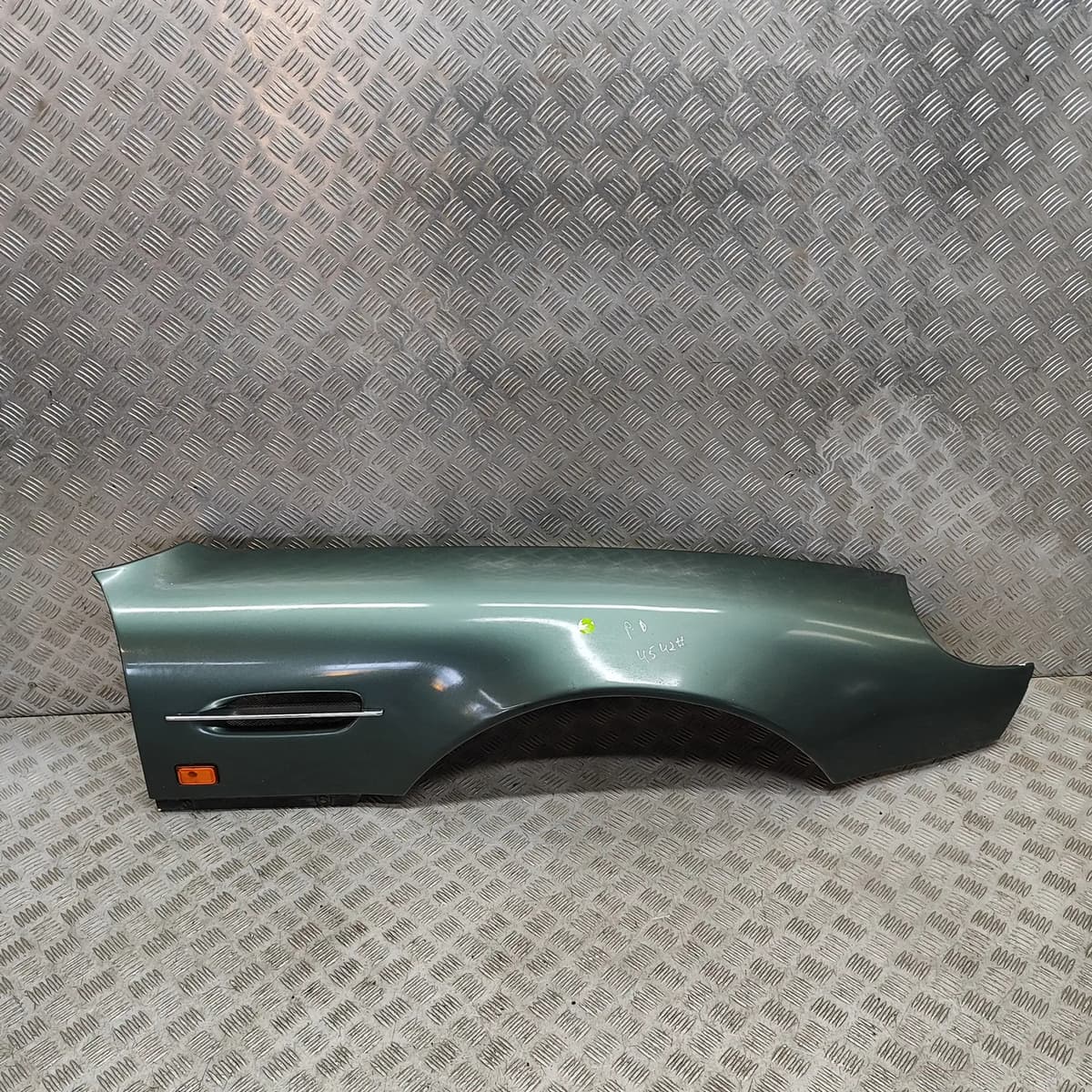 ASTON MARTIN DB7 Coupe Front Right Fender 62-122662-AB 1995 26324273