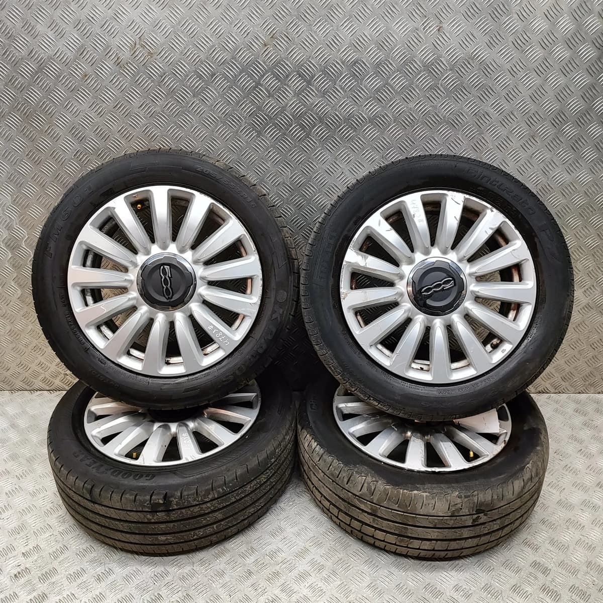 FIAT 500L Alloy Wheel Set 735585995 1.6 Diesel 77kw 2014 28179632