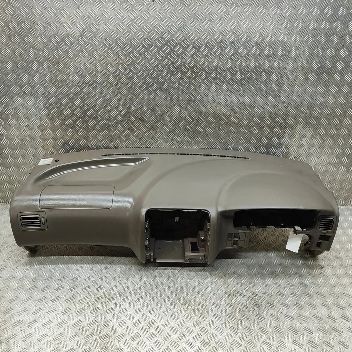 TOYOTA HIACE XH10 Dashboard Panel 55300-26041-E0 RHD 2001 28218109