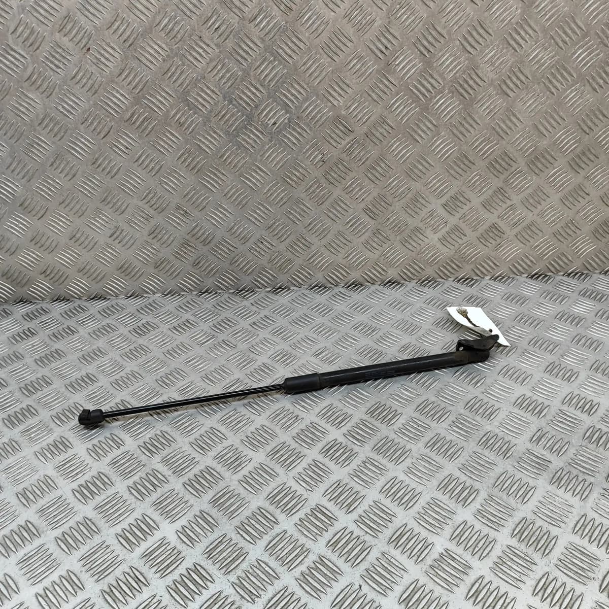 SKODA YETI 5L Left Side Tailgate Gas Strut 5L6827550A 2017 28223679