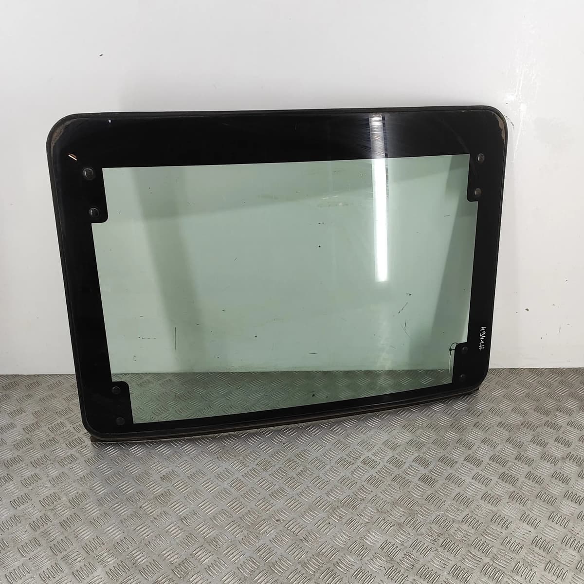 TOYOTA HIACE XH10 Rear Sunroof Glass 63801-26060 2001 28226303