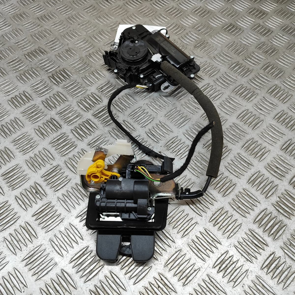 AUDI Q5 FY Tailgate Boot Lock 3V5827887B 2.0 Diesel 140kw 2021 28511575