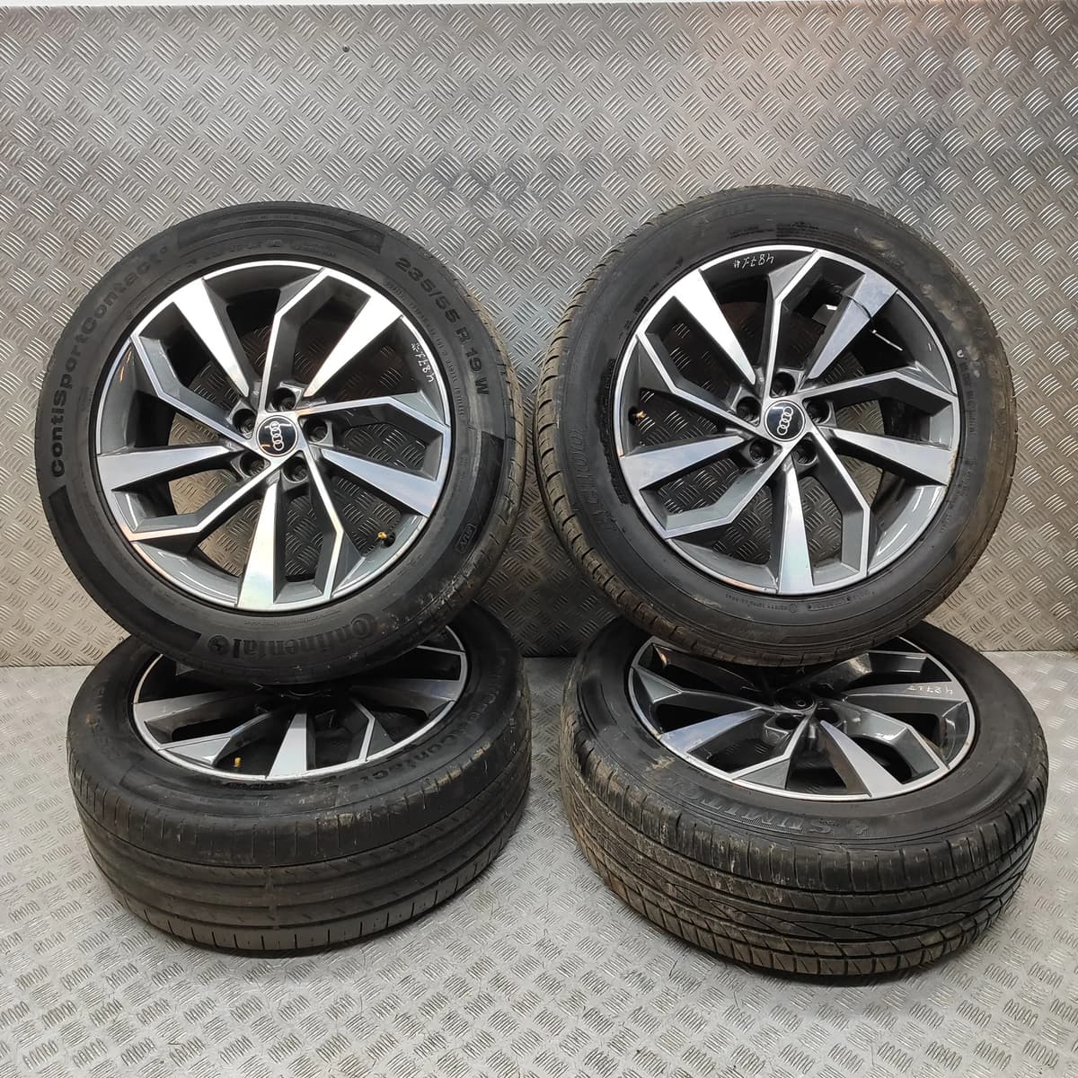 AUDI Q5 FY Alloy Wheel Set 80A601025BK 2.0 Diesel 150kw 2021 28885472