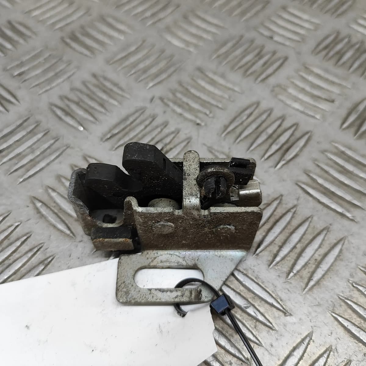 ISUZU D-MAX Mk2 Tailgate Boot Left Lock 2.5 Diesel 85kw 2012 28970777