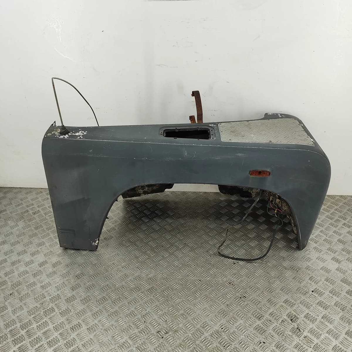 LAND ROVER DEFENDER L315 Front Right Fender 1H1Z7816006PA 2.5 Diesel 29008930