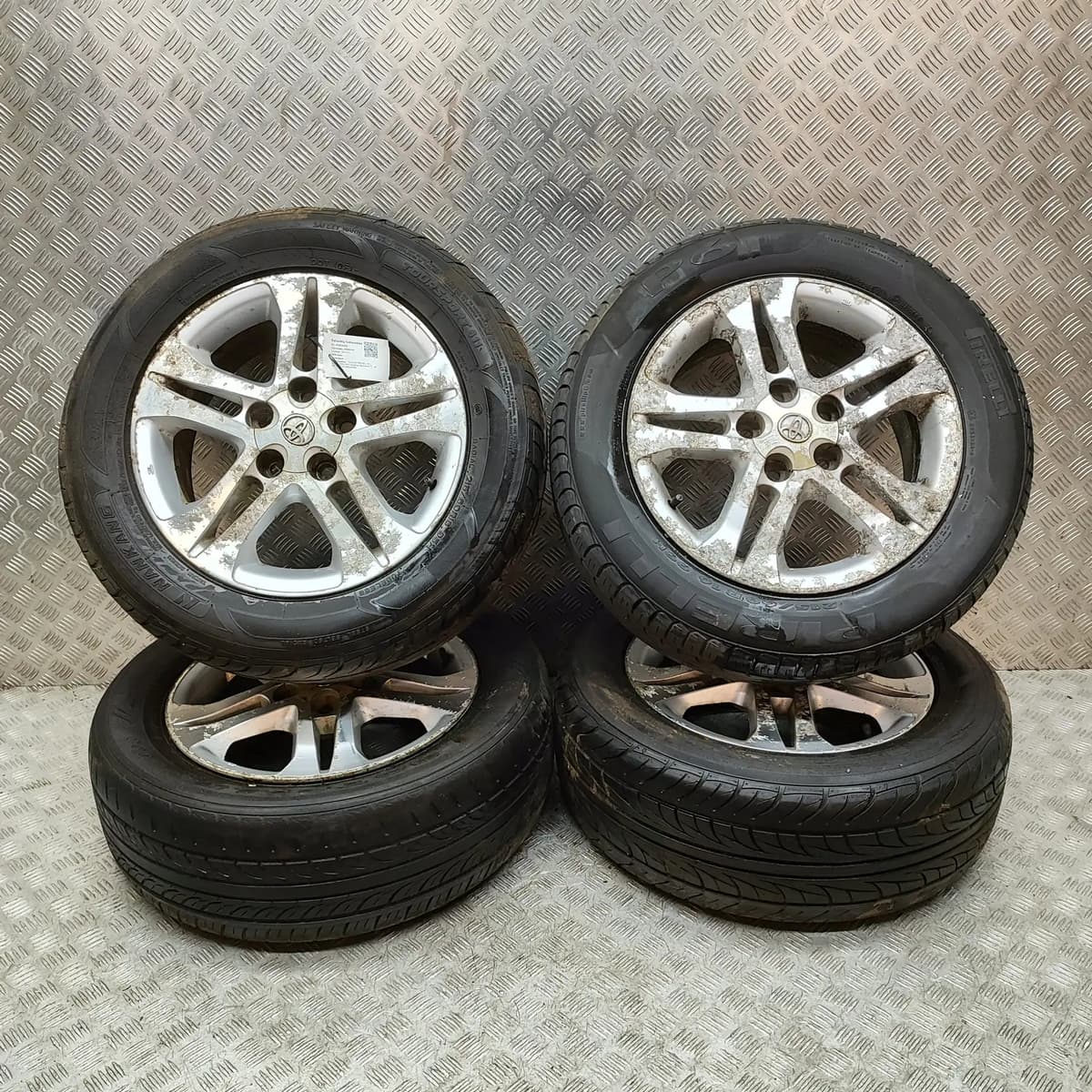 TOYOTA PREVIA R3 Alloy Wheel Set 42611-28540 2.0 Diesel 85kw 2003 29039432