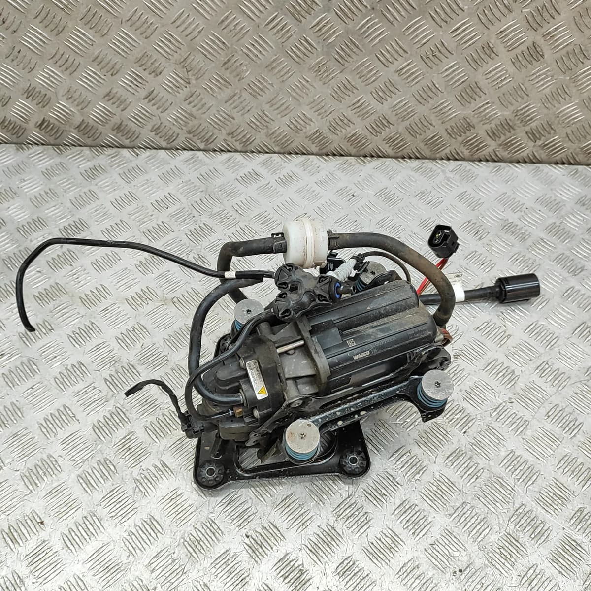 LAND ROVER RANGE ROVER SPORT L461 Air Suspension Compressor M8E2-3B484-AB2024