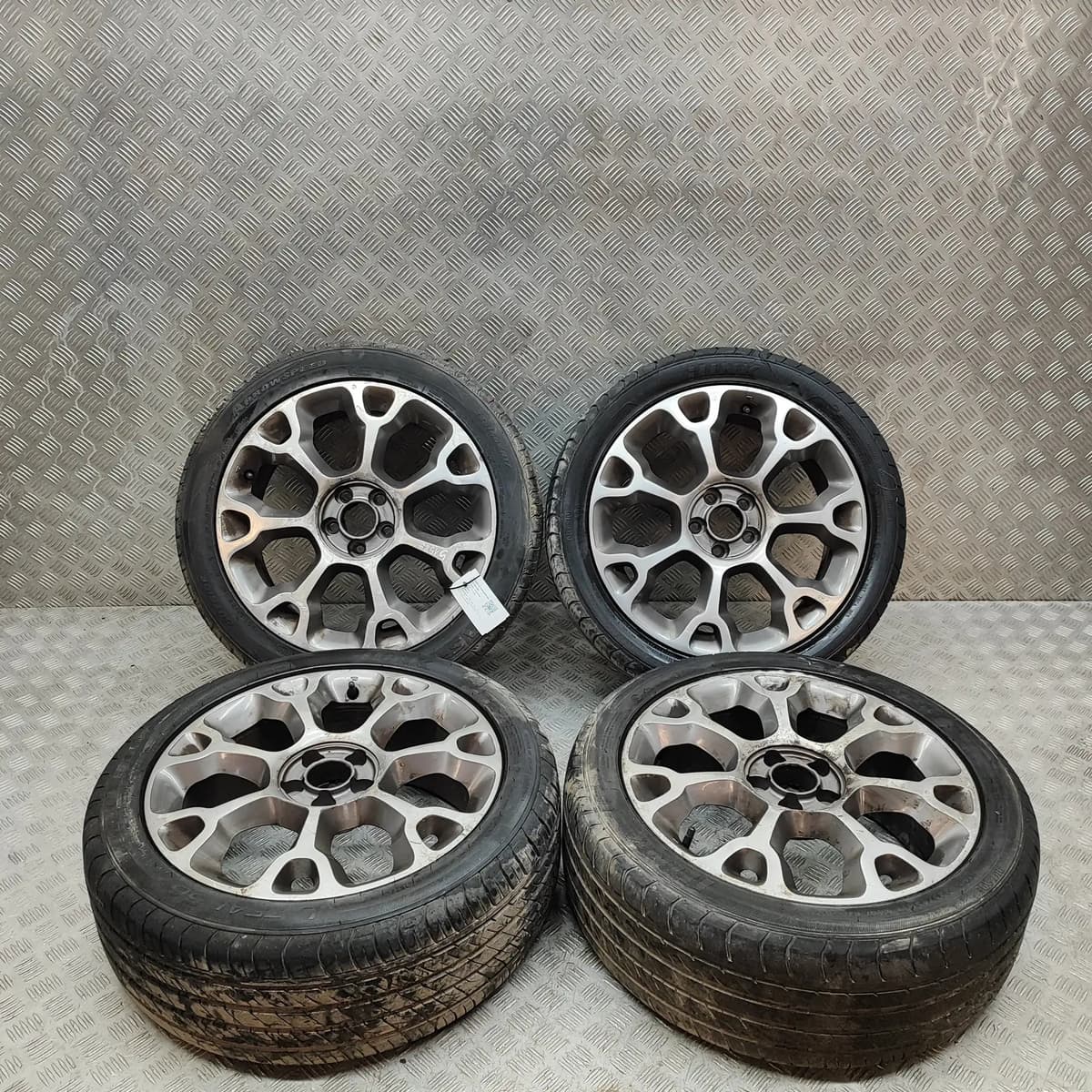 FIAT 500L 351, 352 Alloy Wheel Set 735579512 1.4 Petrol 70kw 2014 29061886
