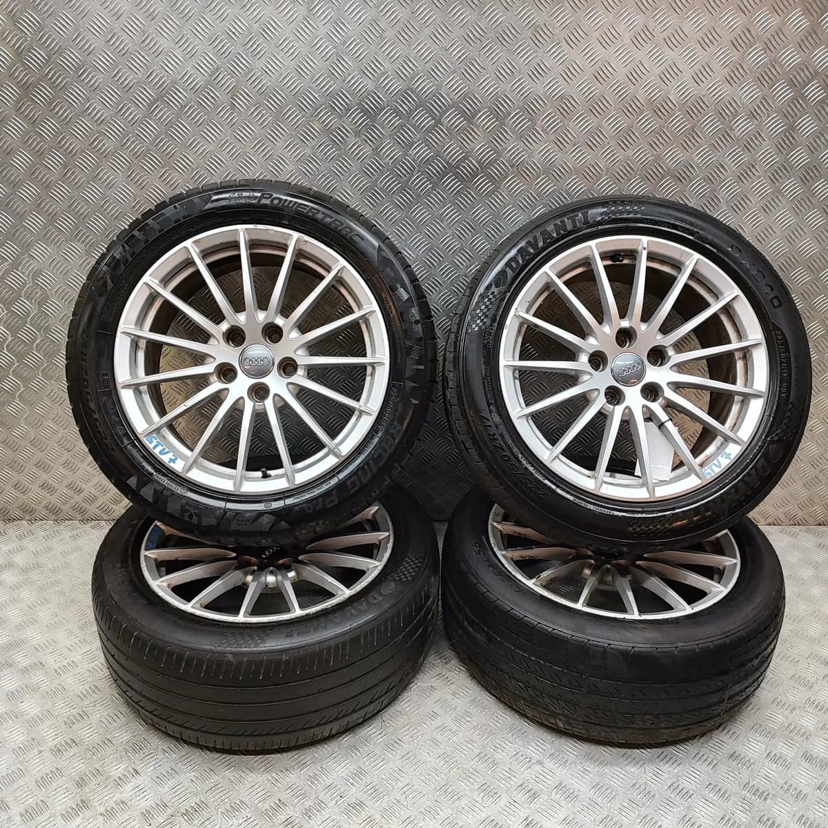 AUDI A5 F53 Alloy Wheel Set R17 8W0601025AE 2.0 Petrol 140kw 2017 29439405