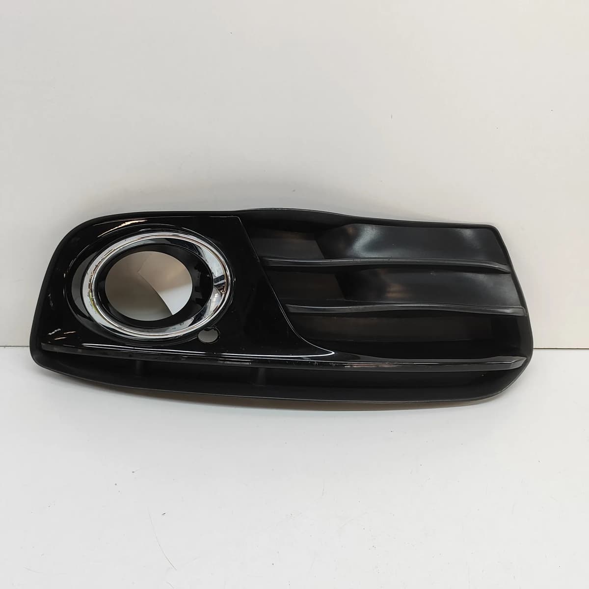 AUDI Q5 8R Front Right Bumper Grille 8R0807682J 2009 29574910