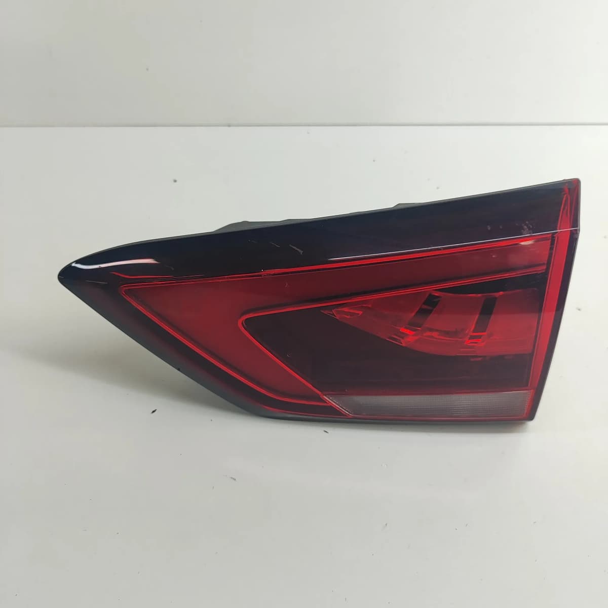 MG ZS SUV Right Side Tailgate Tail Light 10571684 Electricity 115kw 29920529