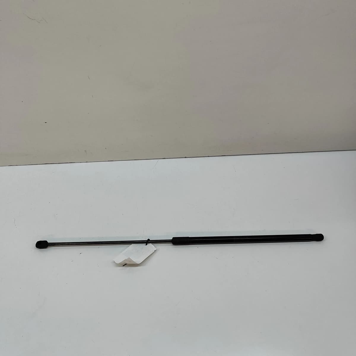 VW PASSAT Variant B7 365 Front Right Bonnet Strut 3AA823359A 1.6 Diesel 30658966