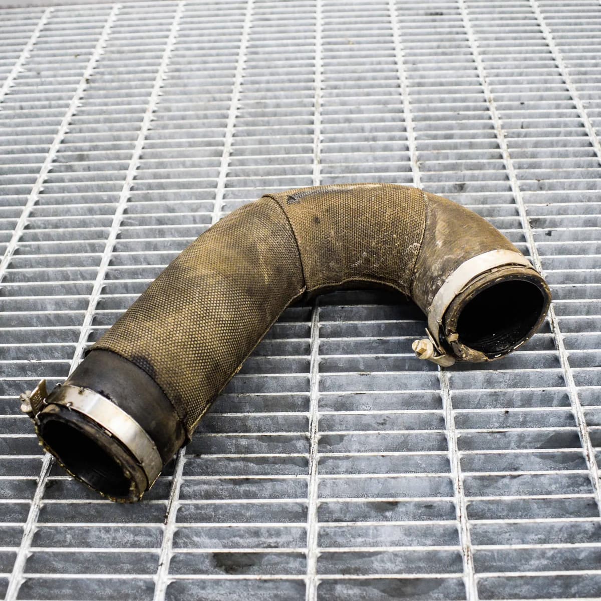 AUDI A6 Avant Left Side Intercooler Pipe Hose C7 2.0 TDI 130kw 2013