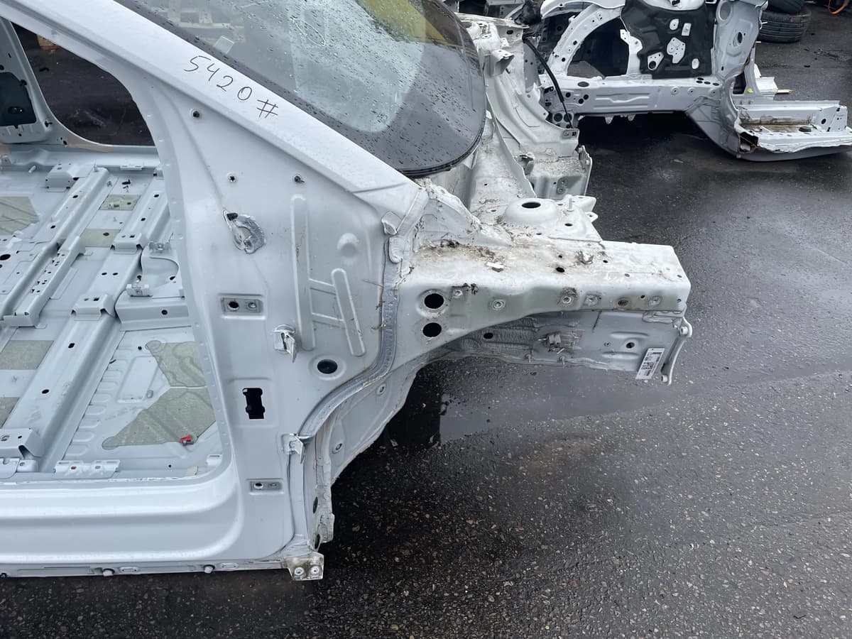 SKODA ENYAQ iV SUV Front Right Quarter Panel Electricity 30760423