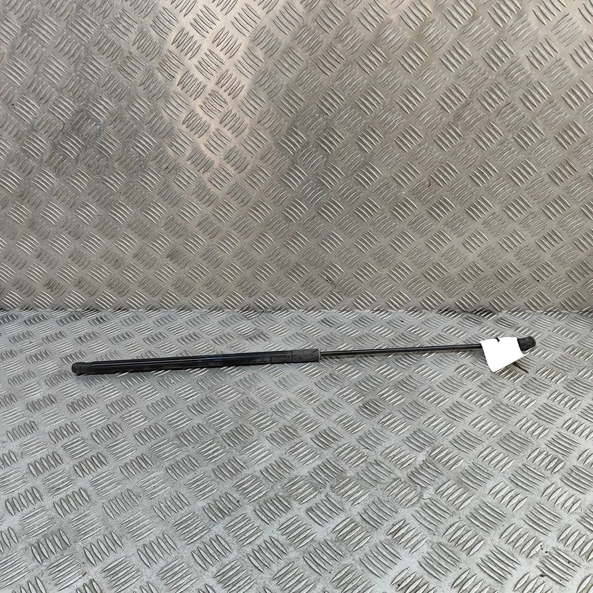 VW PASSAT Variant B7 365 Front Right Bonnet Strut 3AA823359A 1.6 Diesel 30781441