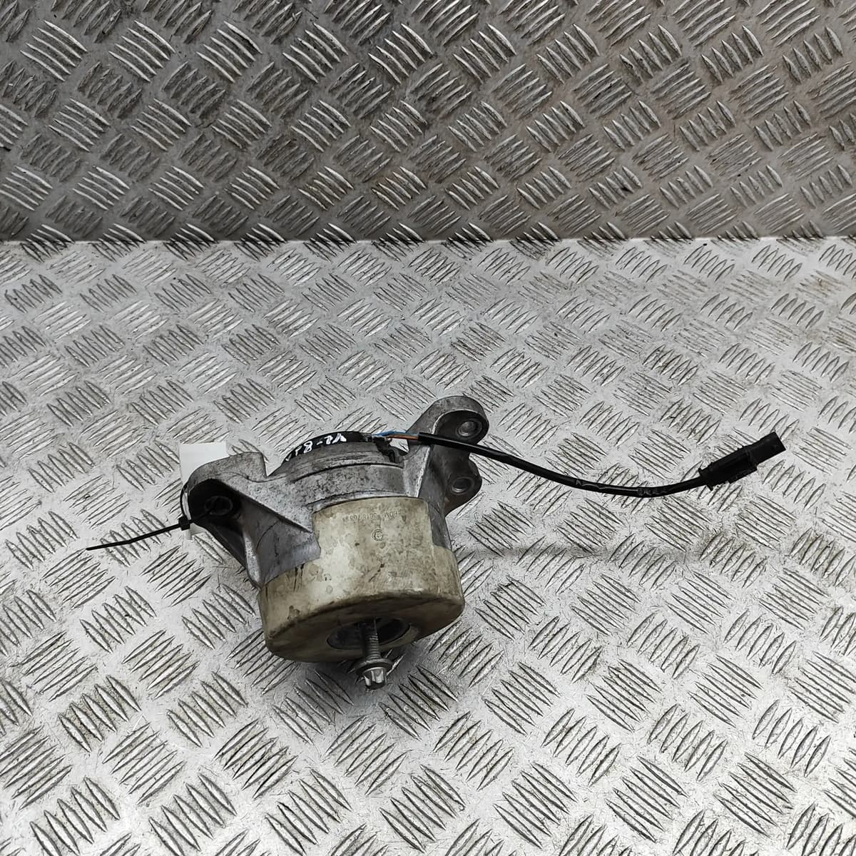 MERCEDES-BENZ CLS C257 Left Side Engine Mount A2132405100 3.0 Diesel 210kW 2020