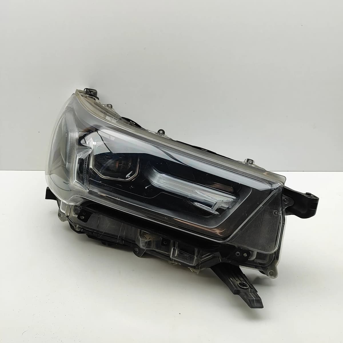 TOYOTA HILUX MK8 Pick-up N1 Front Right Headlight 81110-YP450 2.8 31234297 RHD