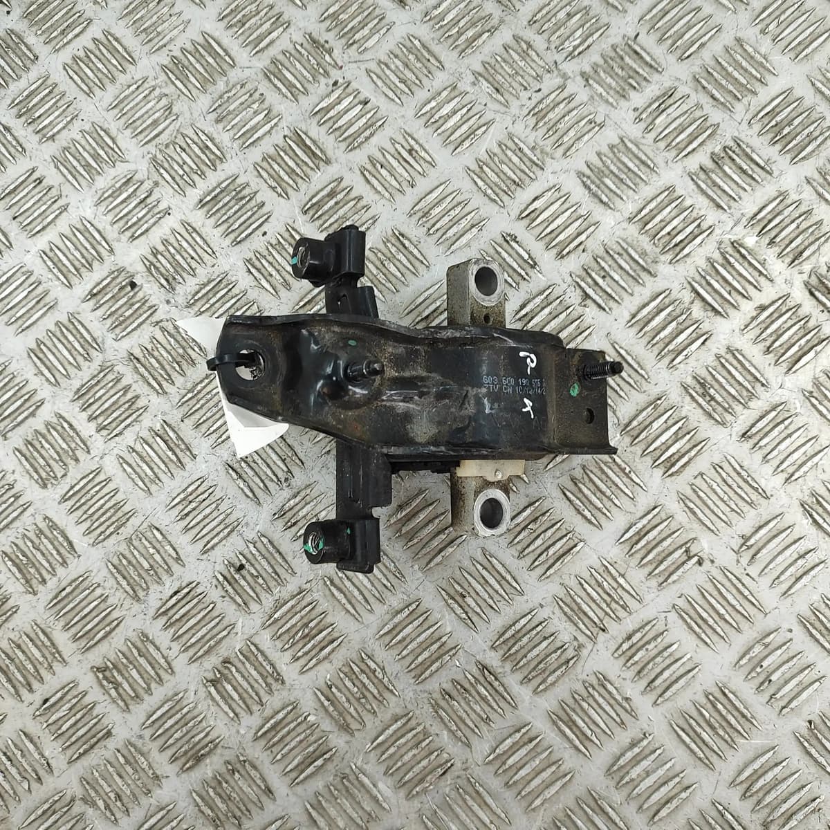 AUDI A1 8X Left Side Engine Mount 6C0199555A 2.0 Petrol 170kW 2015 31620000