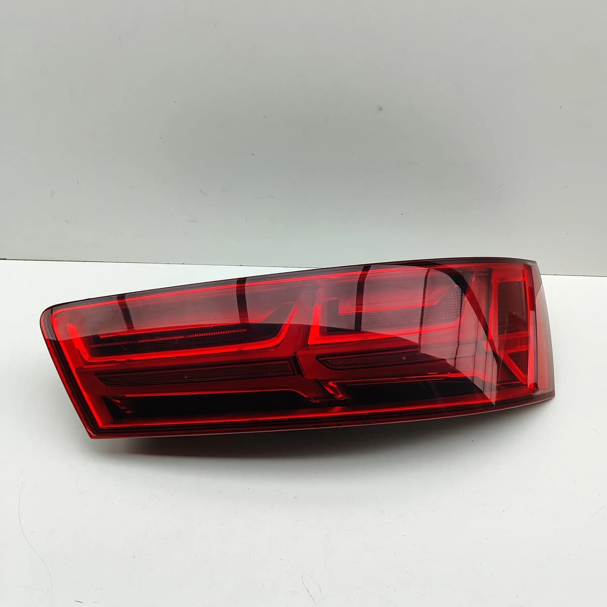 AUDI Q7 4M Rear Right Tail Light RHD 4M0945094 3.0 Diesel 200kw 2016 31801545