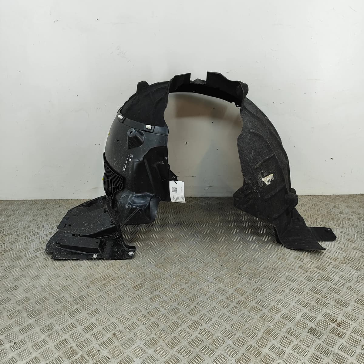 AUDI A5 Avant B10 Front Right Arch Liner 8B3821172C 2.0 Hybrid 150kW 2024