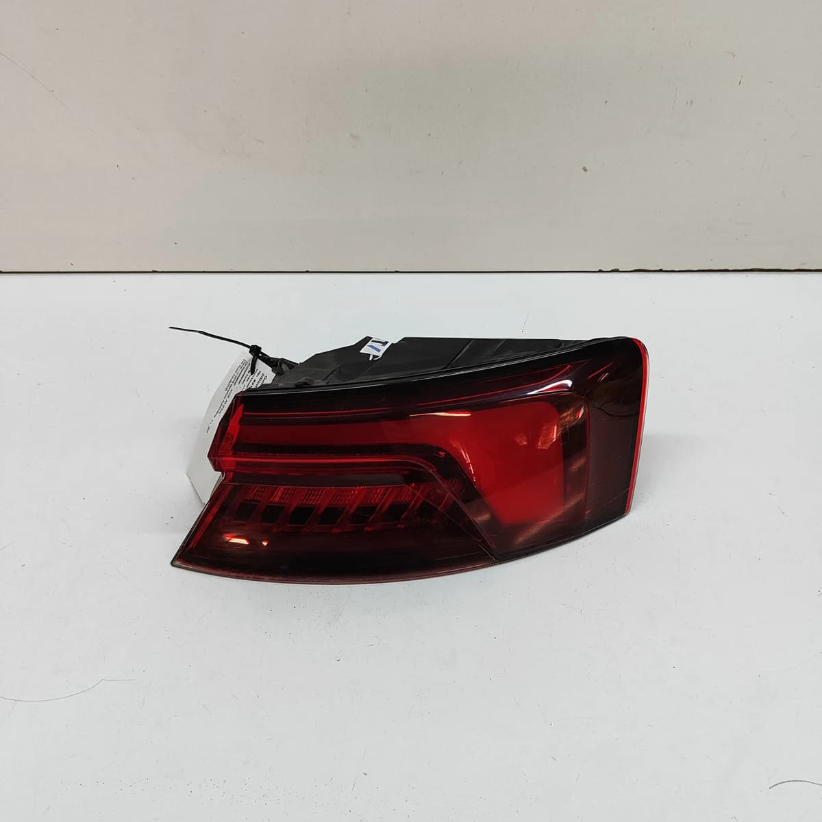 AUDI A5 F53 Rear Right Tail Light 8W6945092J 3.0 Petrol 260kw 2018 31953220 RHD