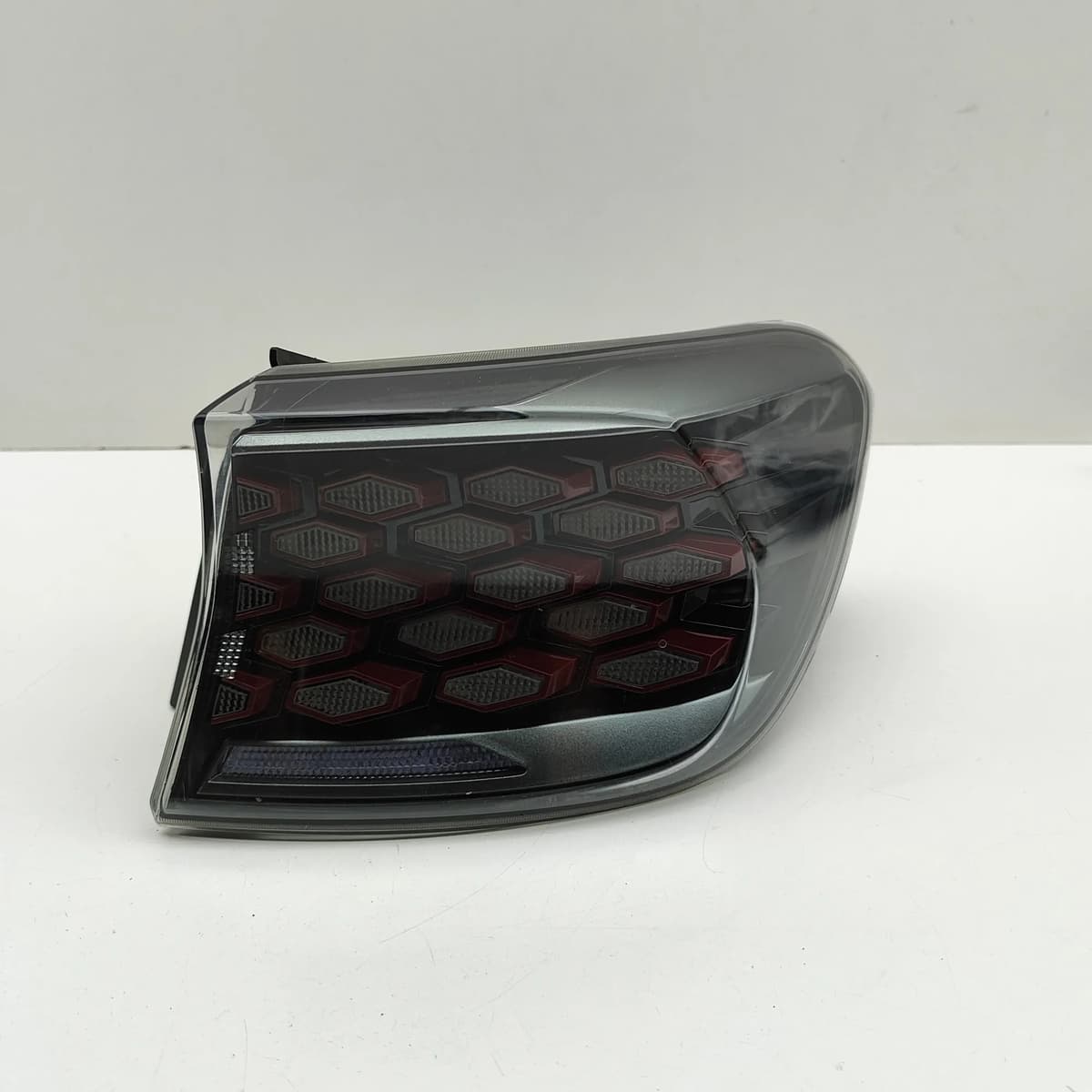 KIA CEED Hatchback CD Rear Right Tail Light 92402-J7500 RHD 2023 31976002