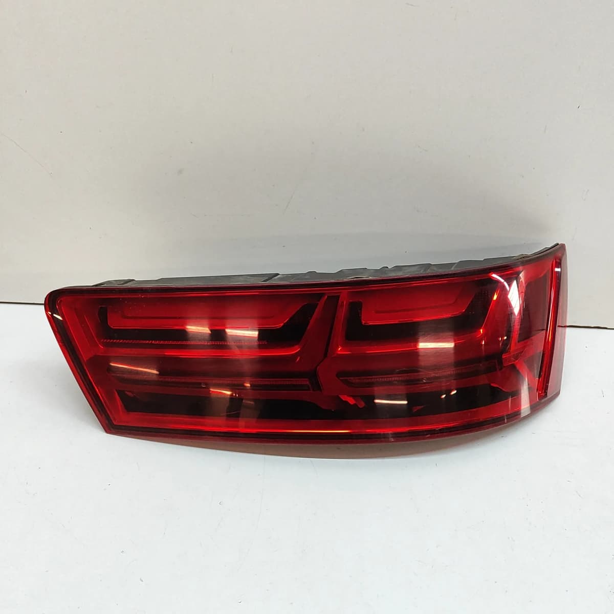 AUDI Q7 4M Rear Right Tail Light 4M0945094E 3.0 Diesel 200kw 2016 32066678 LHD