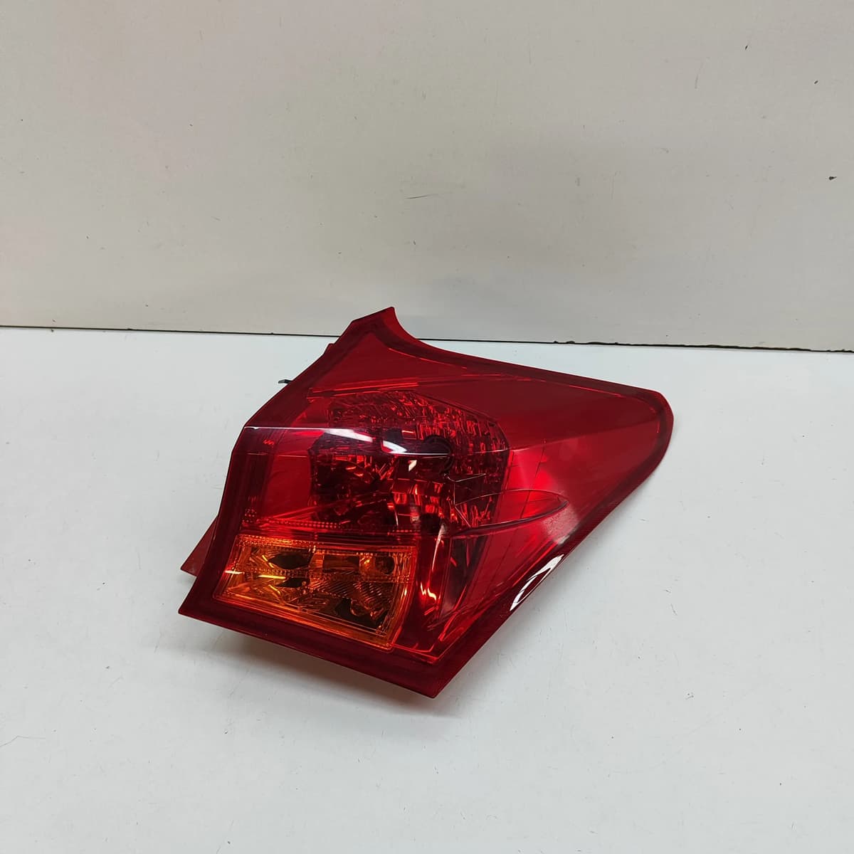 TOYOTA AURIS MK2 E180 Rear Right Tail Light 81551-02740 LHD 2012 32211576