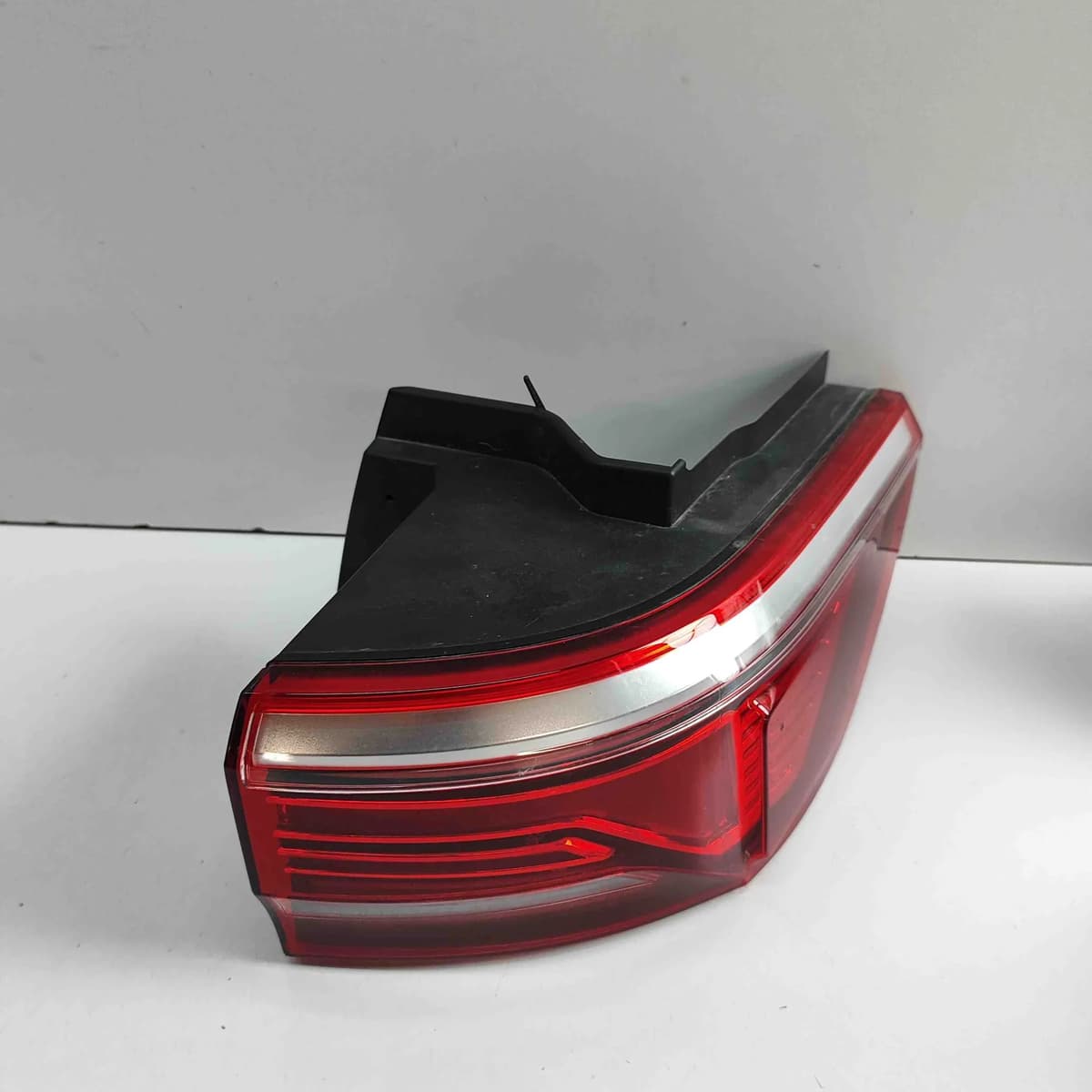 Volkswagen MULTIVAN T7 Rear Right Tail Light 7T0945096D RHD 2024 32581452