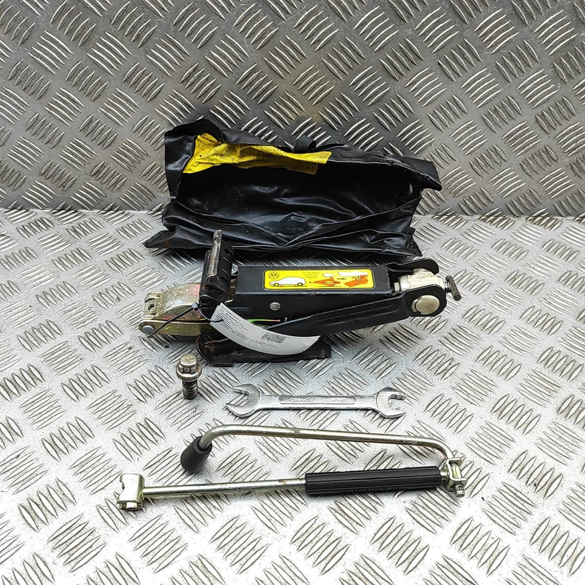 CHRYSLER LE BARON Cabrio Lift Jack 357011031D 2.2 Petrol 109kw 1988 32696523