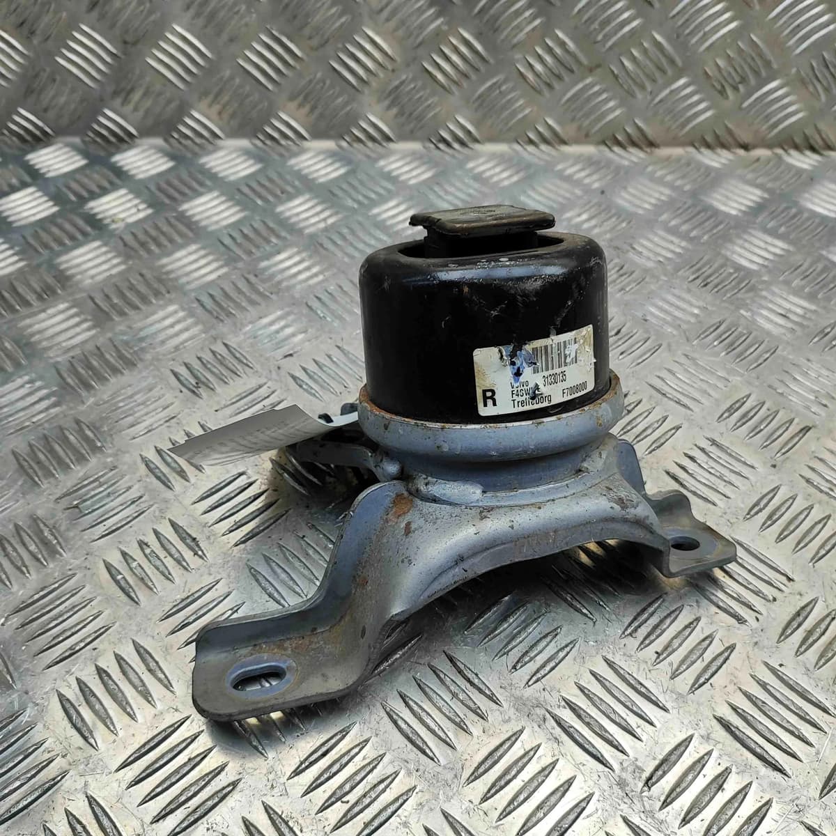 VOLVO V70 MK3 Right Side Engine Mount 31330135 2.0 Diesel 133kW 2014 32737945