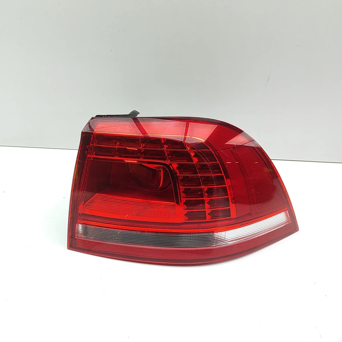 VOLKSWAGEN TOUAREG 7P Rear Right Tail Light 7P6945208 RHD 2013 32753321