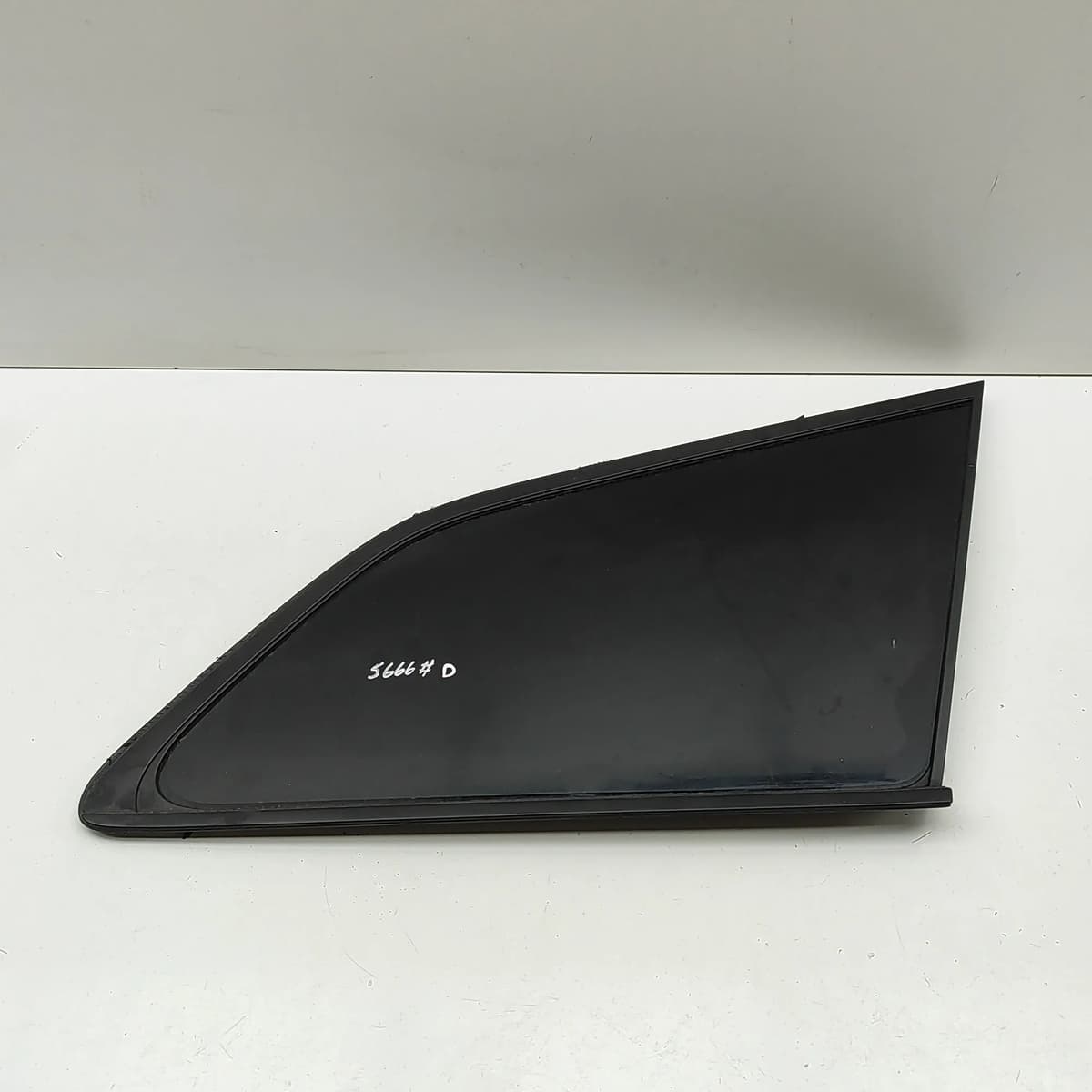TOYOTA COROLLA Estate E21 Rear Right Quarter Window 62710-02241 32754139