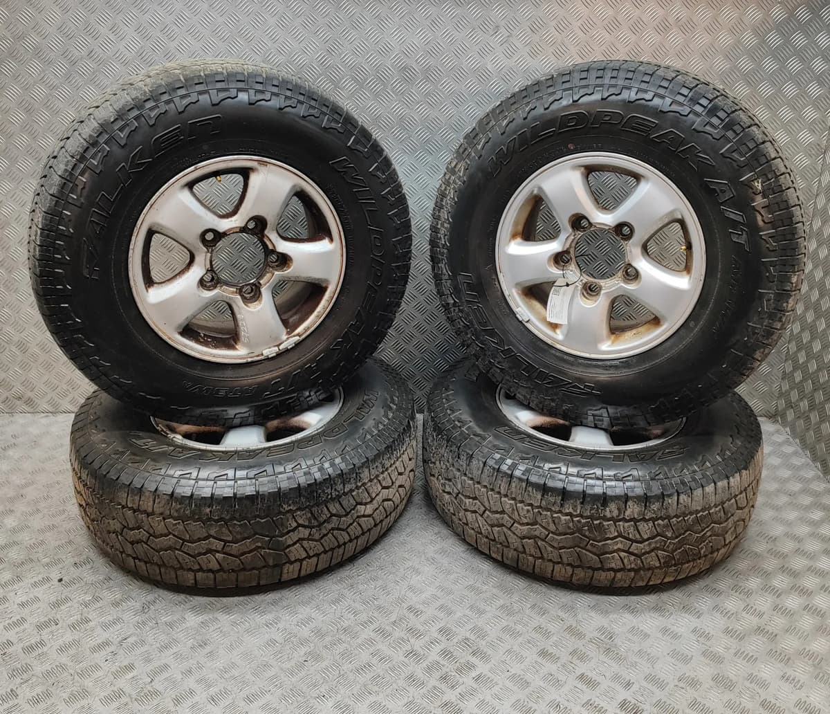 TOYOTA LAND CRUISER J100 Alloy Wheel Set 42611-60180 4.2 Diesel 150kw 32801595