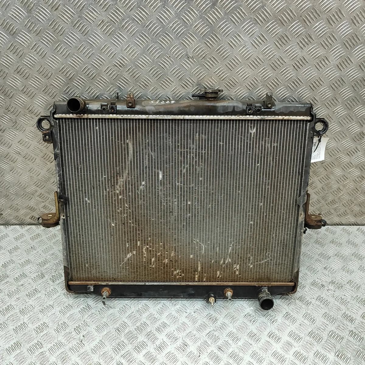 TOYOTA LAND CRUISER J100 Cooling Radiator 16400-17350 4.2 Diesel 32802923
